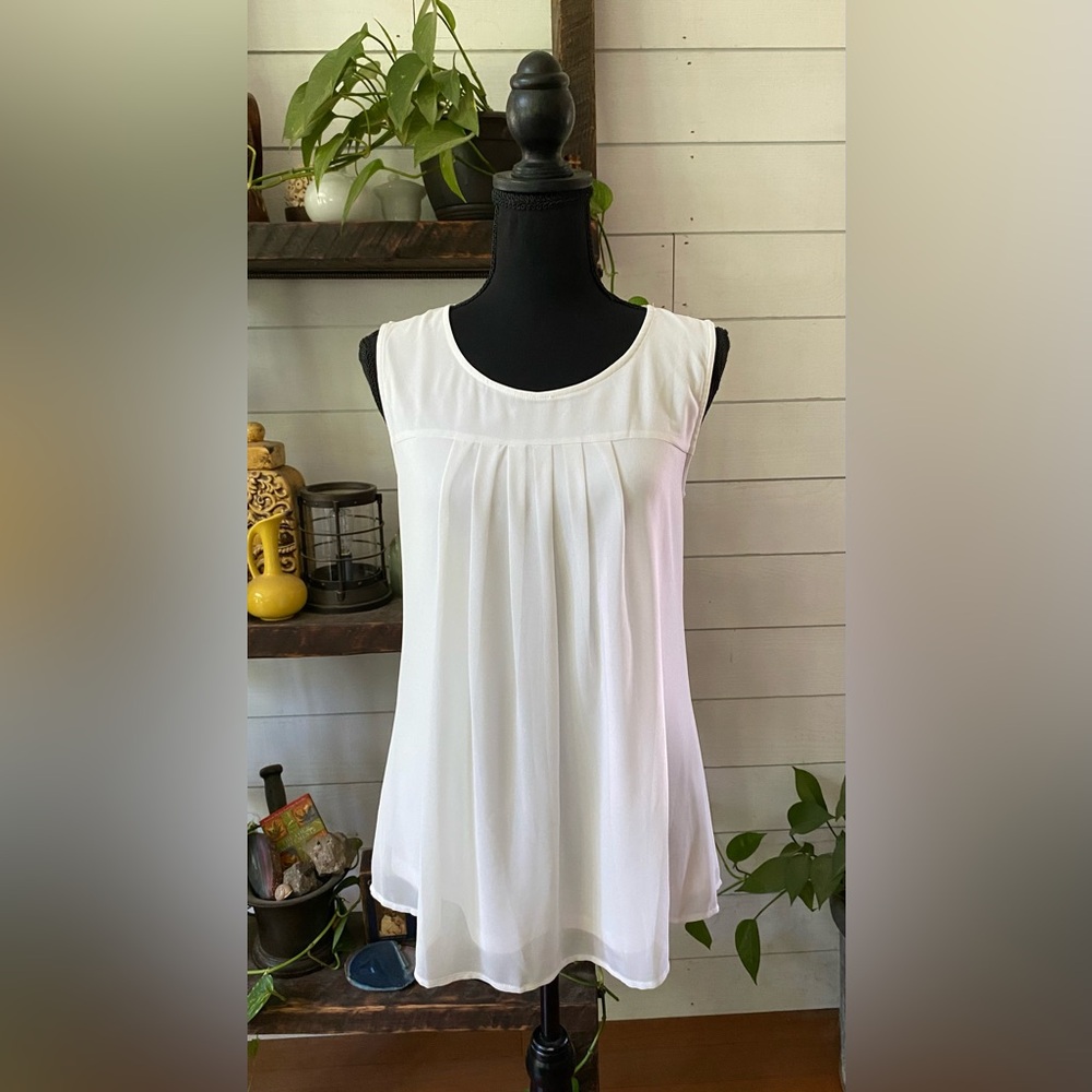 Timeson: White Sleeveless Pleated Blouse - Picture 14 of 16